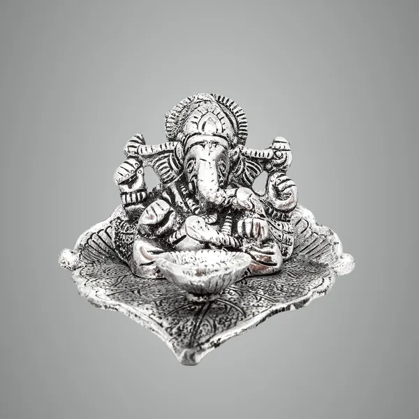 Pipal_Leaf_Ganesha_Deepak_Diya_Holder_Ganapathi_Sculpture_Home_Decorations