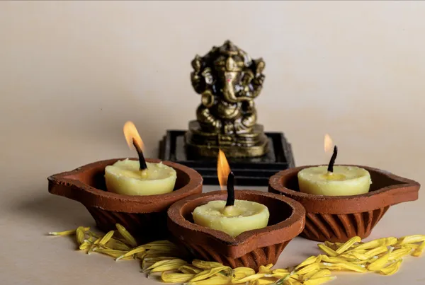 Premium_Cow_Ghee_Diya_Wicks_(30_Pieces),_60Min_Burning_Time,_Wax_Free_Cow_Ghee_Diya_Batti_-_Pack_Of_2_-_Jasmine,_Sandalwood