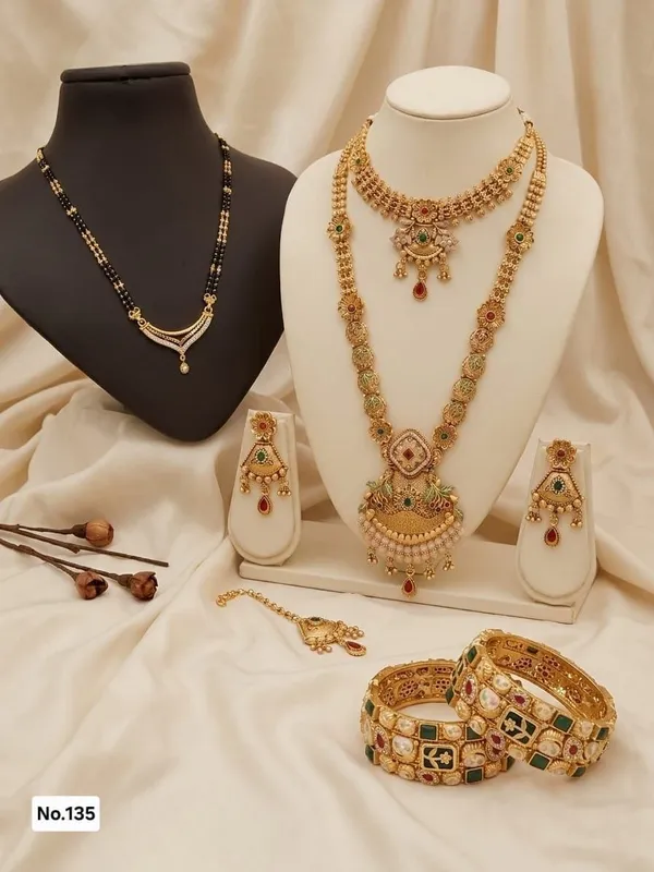 marrige_ware_reddy_combo_mangalsutra,_both_necklace_,_tikka_and_bangles_set