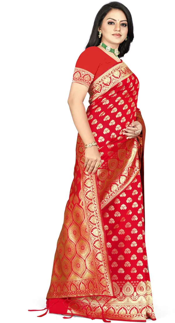 Red_Banarasi_saree_with_Latkan_With_Unstitched_Blouse_Piece_For_Women