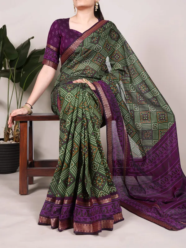 Bottle_Green_Bandhej_Print_With_Zari_Weaving_Work