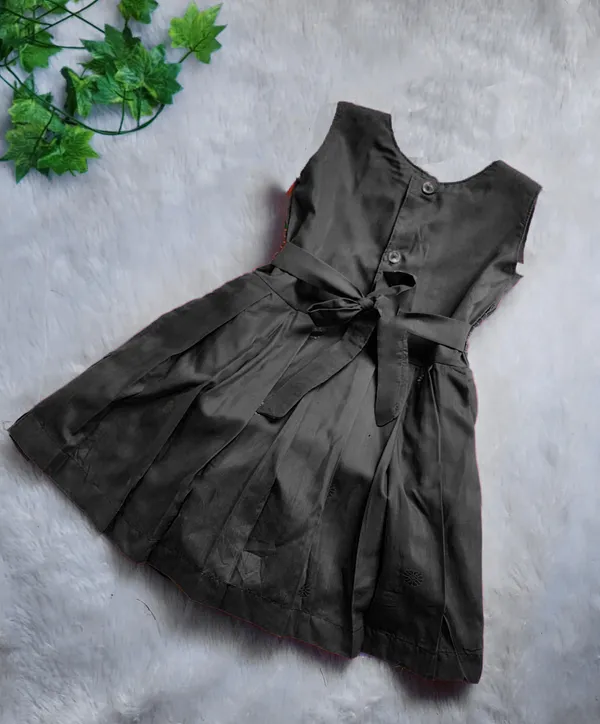 Black_Cotton_Silk_Sleeveless_Round_Neck_Fit_And_Flare_Dress_For_Girls