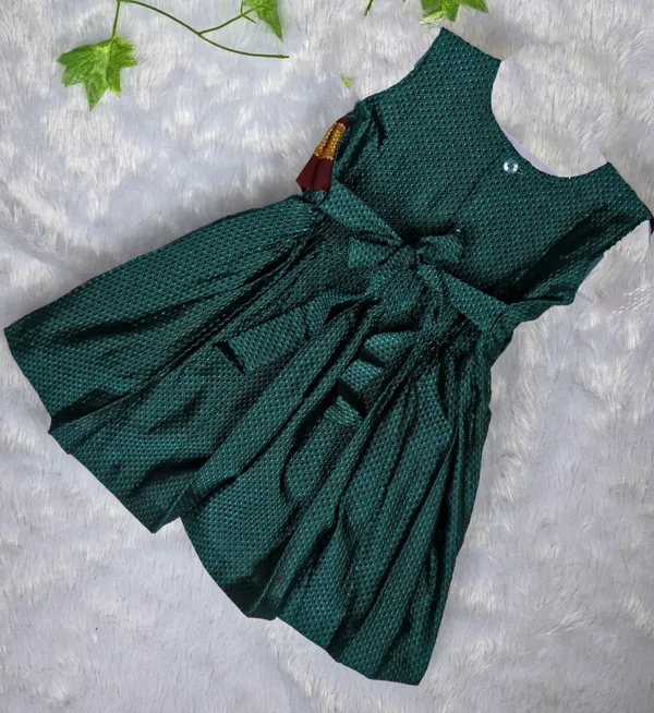 Amba_Collection_Boutique_Girl's_New_Traditional_Ethnic_Wear_Reshim_Cotton_Khan_Side_Freel_Flower_Frock