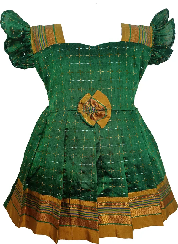 Green_Cotton_Silk_Fashion_Sleeve_Sweet_Heart_Neck_Fit_And_Flare_Dress_For_Girls