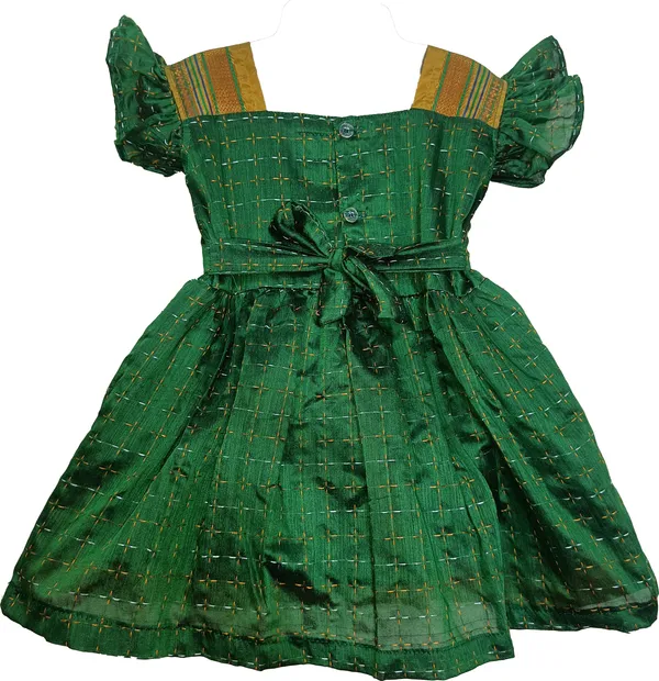 Green_Cotton_Silk_Fashion_Sleeve_Sweet_Heart_Neck_Fit_And_Flare_Dress_For_Girls