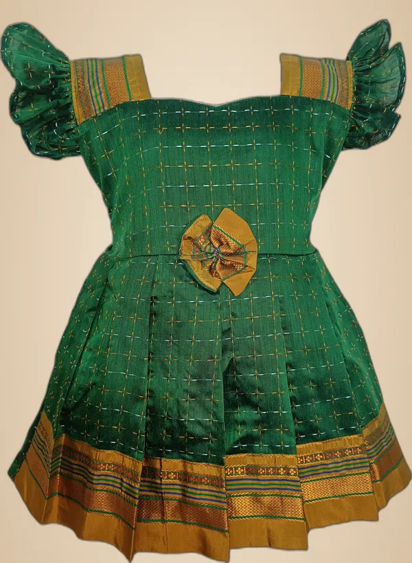 Green_Cotton_Silk_Fashion_Sleeve_Sweet_Heart_Neck_Fit_And_Flare_Dress_For_Girls