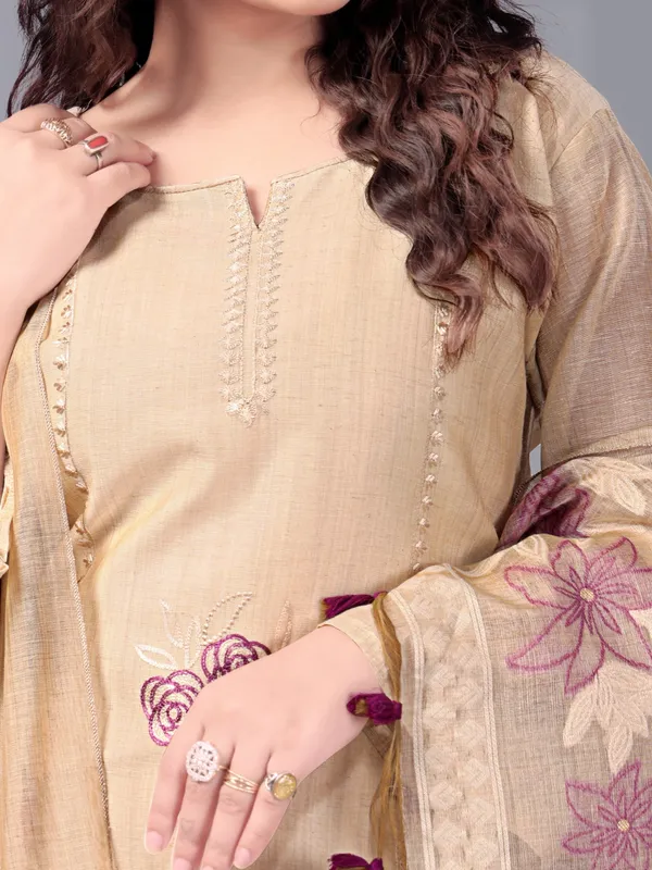 Chiku_Ethnic_Motifs_Embroidered_Regular_Thread_Work_Kurti_With_Trousers_&_Dupatta_For_Women