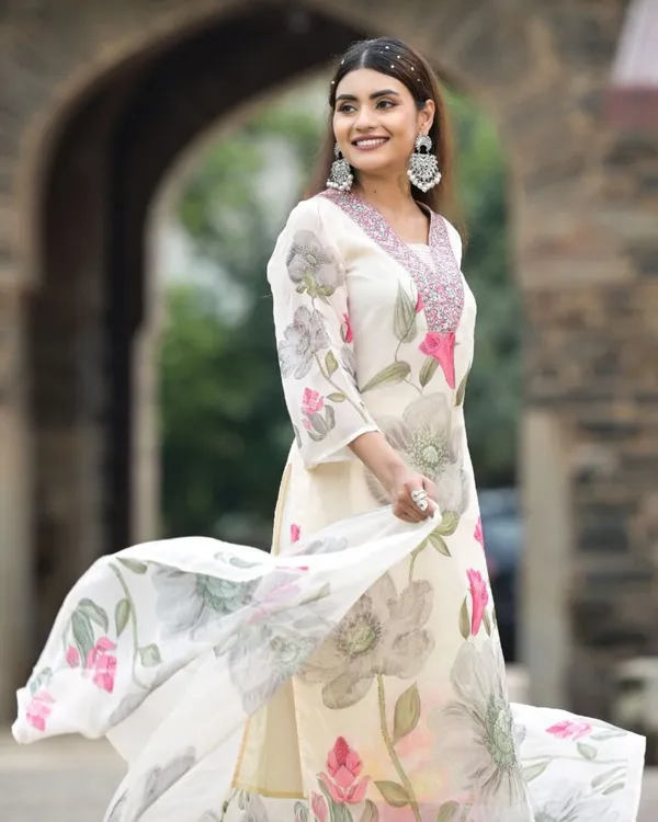 White_Floral_Printed_Square_Neck_Thread_Work_Georgette_Kurta_With_Trousers_And_Dupatta_For_Women