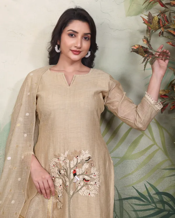 Chiku_Ethnic_Motifs_Embroidered_Regular_Thread_Work_Kurti_With_Trousers_&_Dupatta_For_Women