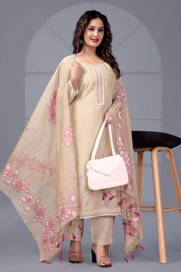 Chiku_Ethnic_Motifs_Embroidered_Regular_Thread_Work_Kurti_With_Trousers_&_Dupatta_For_Women