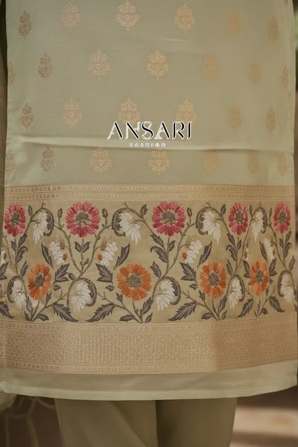 Banarasi_Jamdani_Cotton_Suit_–_Elegant_golden_Classic_Set