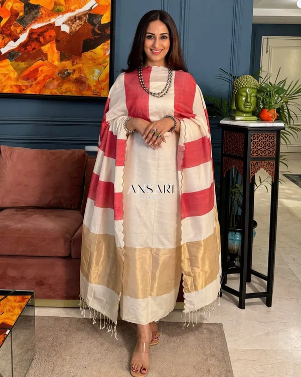 Banarasi_Suit_White_Cotton_with_Red_Stripe_Dupatta