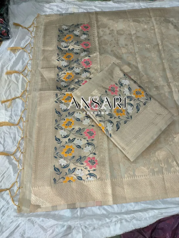 Banarasi_Jamdani_Cotton_Suit_Set_–_Elegant_Tussar_Traditional_Design