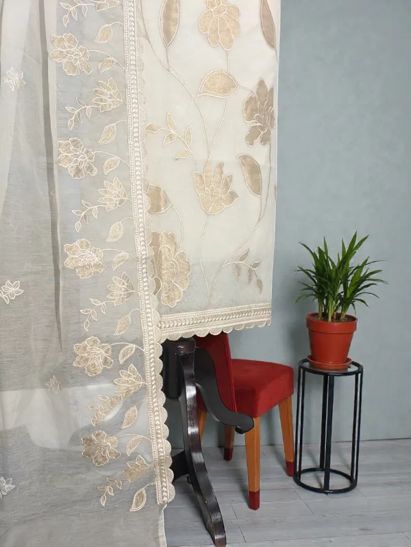 Banarasi_Suits_–_Mul_Chanderi_Applique_&_Cut_Work_with_Dupatta