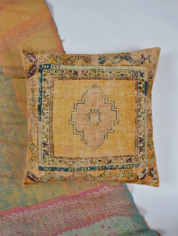 Multicolor_Digitally_Printed_Cotton_Velvet_Cushion_Cover