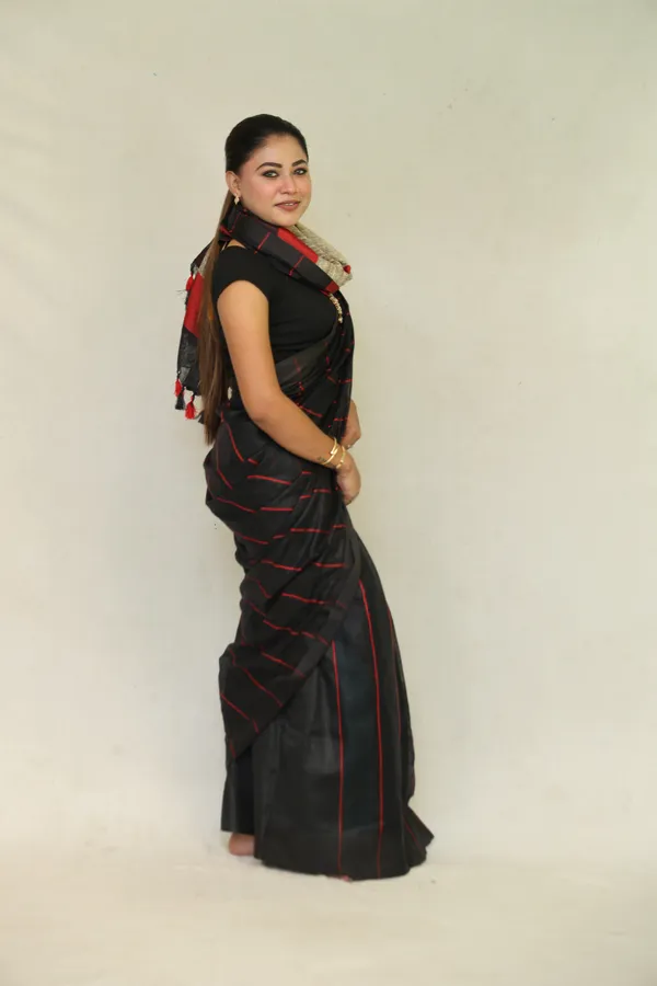 Black_Pure_Linen_Saree_with_Red_Stripes_&_Ghicha_Silk_Pallu_|_Handwoven_Bhagalpuri_Saree_for_Festivals_–_Hatha_Karagha