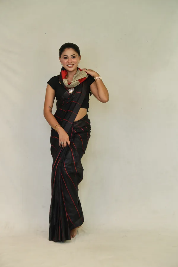 Black_Pure_Linen_Saree_with_Red_Stripes_&_Ghicha_Silk_Pallu_|_Handwoven_Bhagalpuri_Saree_for_Festivals_–_Hatha_Karagha