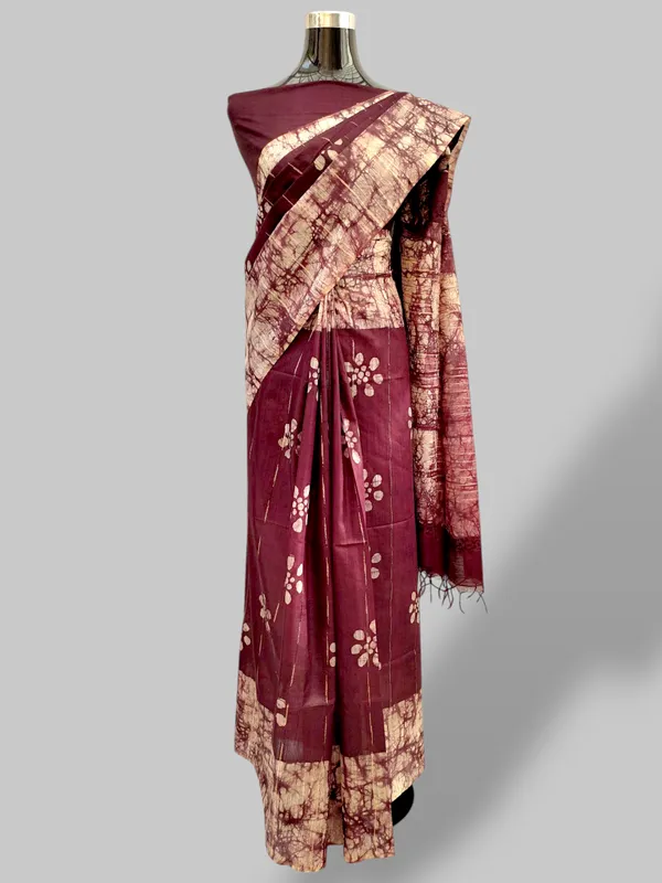 Brown_Hand_Batik_Cotton_Silk_Saree_with_Running_Blouse_–_Artisan_Made_in_Bhagalpur_by_Hatha_Karagha
