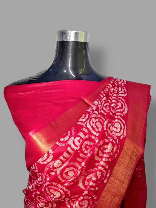 Red_Hand_Batik_Silk_Blend_Saree_For_Women