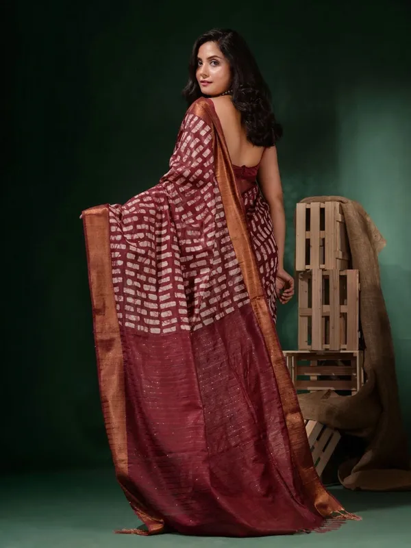 Maroon_Hand_Batik_Silk_Blend_Saree_For_Women