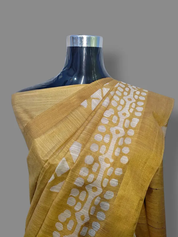 Beige_Hand_Batik_Silk_Blend_Saree_For_Women