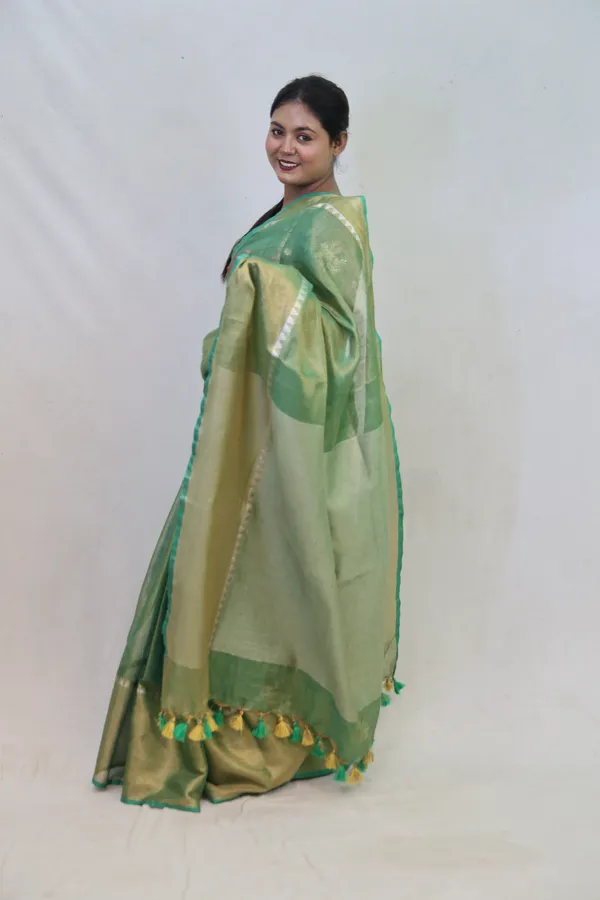 Green_Pure_Tissue_Linen_Saree_|_Handwoven_Bhagalpuri_Saree_Perfect_for_Festivals_and_Parties_–_Hatha_Karagha