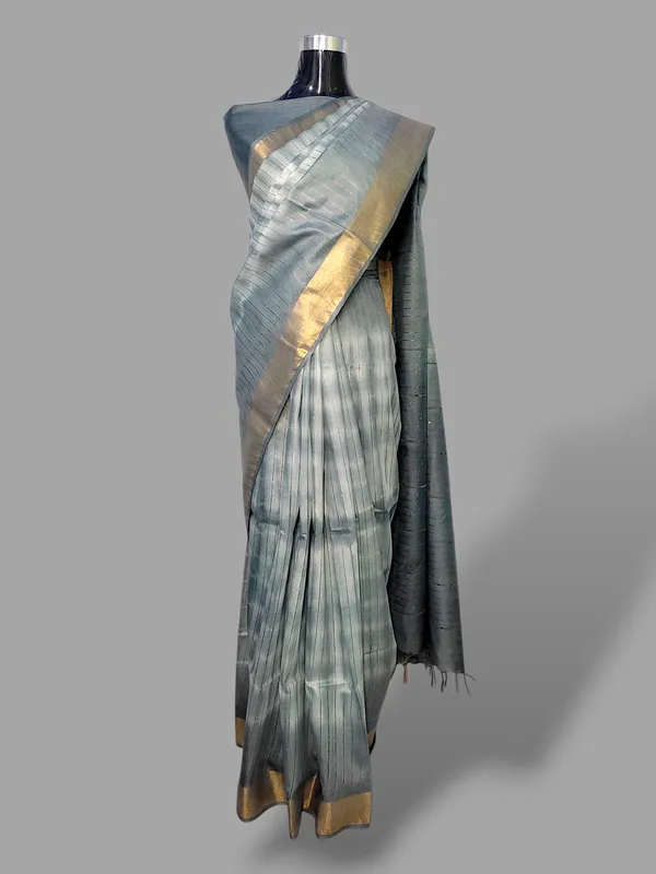 Grey_Handcaafted_Colorblock_Cotton_Silk_Blend_Saree_with_Running_Blouse_Piece_–_Woven_by_Bhagalpur_Artisans_|_Hatha_Karagha