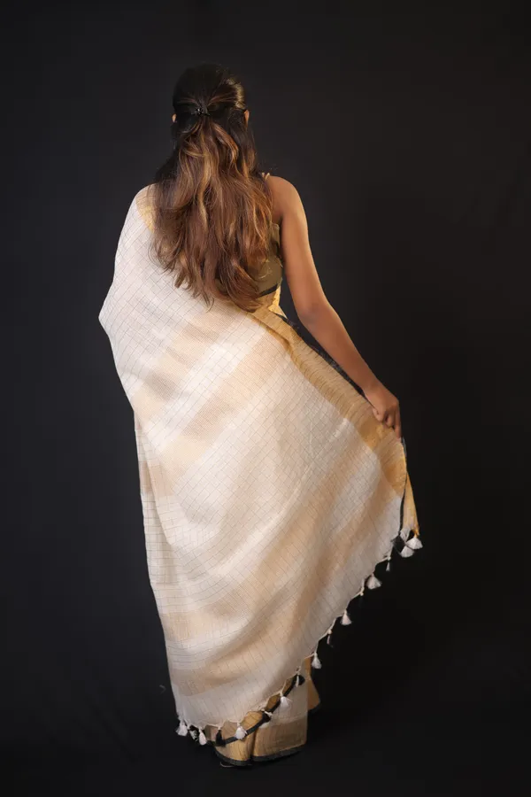 Off-White_Linen_Blend_Saree_with_Copper-Black_Border_|_Handwoven_Bhagalpuri_Festive_Saree_–_Hatha_Karagha