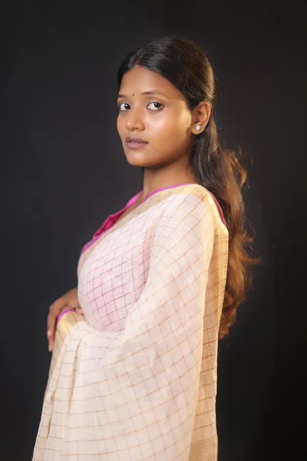 Off-White_Linen_Blend_Saree_with_Copper-Purple_Border_|_Handwoven_Bhagalpuri_Festive_Saree_–_Hatha_Karagha