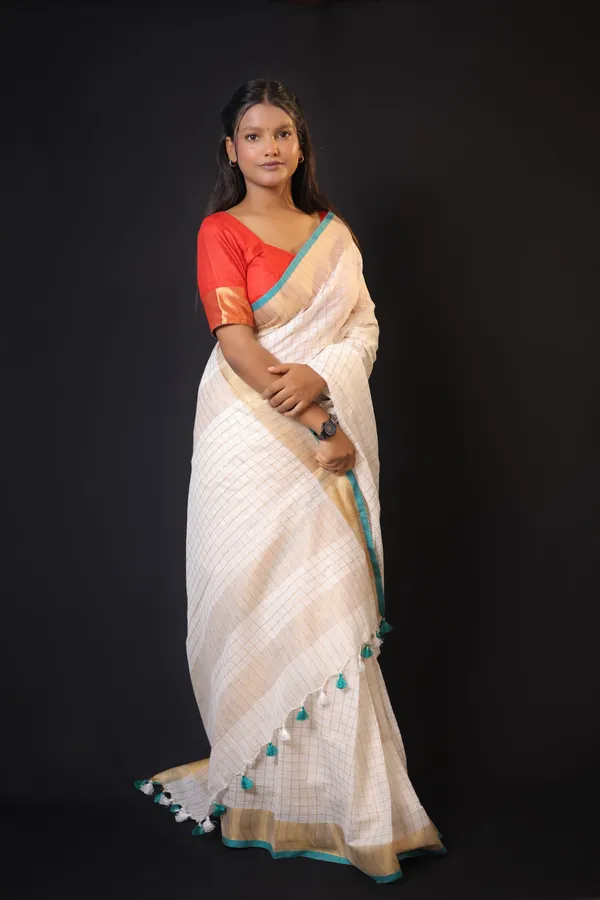 Off-White_Linen_Blend_Saree_with_Copper-Turquoise_Blue_Border_|_Handwoven_Bhagalpuri_Festive_Saree_–_Hatha_Karagha