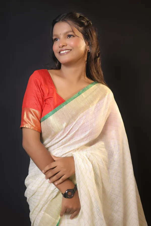 Off-White_Linen_Blend_Saree_with_Golden-Green_Border_|_Handwoven_Bhagalpuri_Festival_Saree_–_Hatha_Karagha