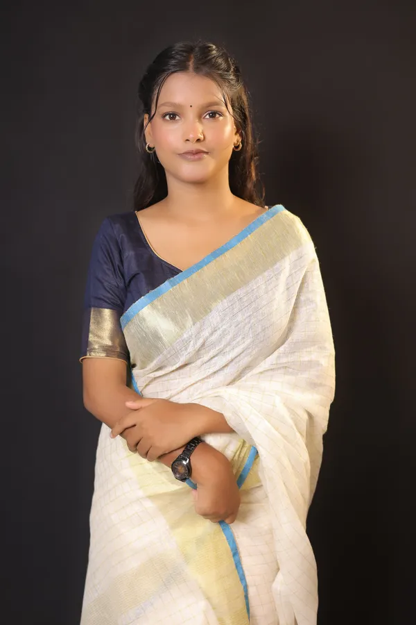 Off-White_Linen_Blend_Saree_with_Golden-Light_Blue_Border_|_Handwoven_Bhagalpuri_Festive_Saree_–_Hatha_Karagha