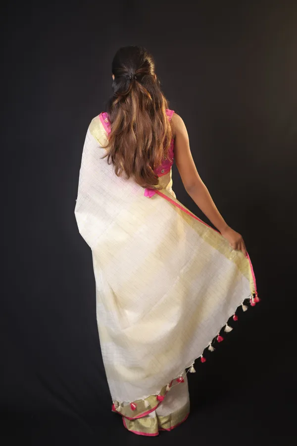 Off-White_Linen_Blend_Saree_with_Golden-Pink_Border_|_Handwoven_Bhagalpuri_Festival_Saree_–_Hatha_Karagha