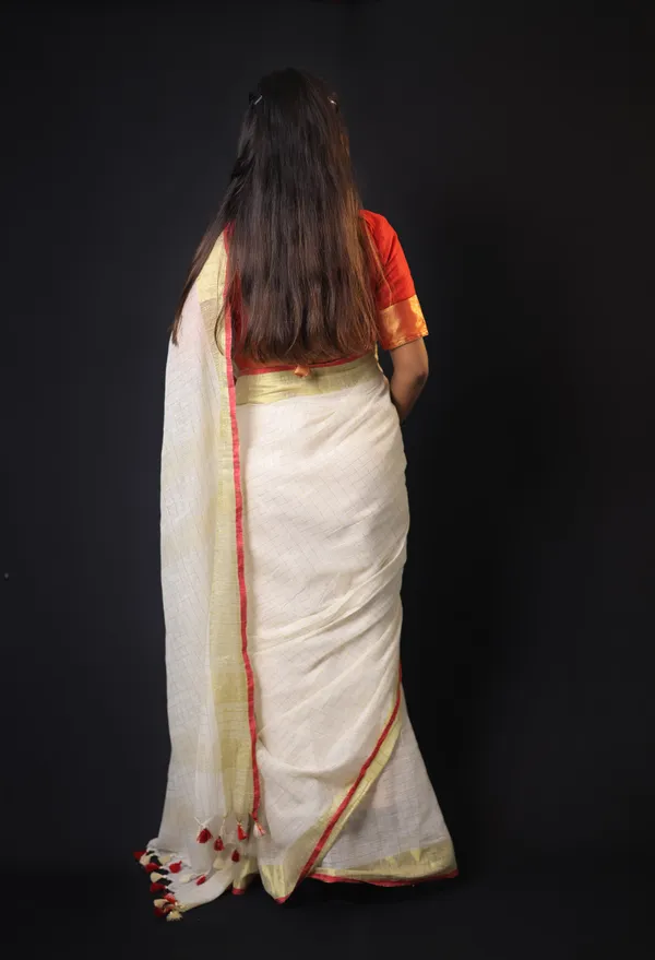 Off-White_Linen_Blend_Saree_with_Golden-Red_Border_|_Handwoven_Bhagalpuri_Festive_Saree_–_Hatha_Karagha
