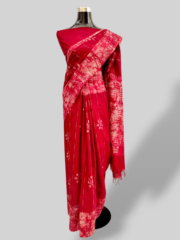 Red_Hand_Batik_Cotton_Silk_Saree_with_Running_Blouse_–_Artisan_Made_in_Bhagalpur_by_Hatha_Karagha