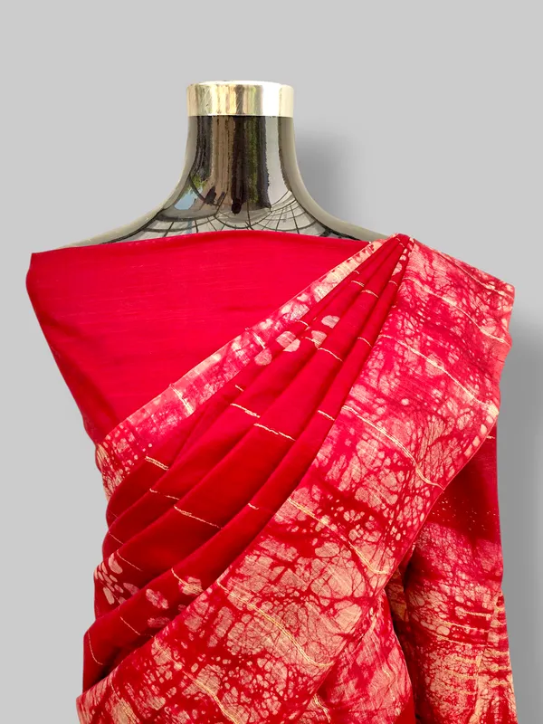 Red_Hand_Batik_Cotton_Silk_Saree_with_Running_Blouse_–_Artisan_Made_in_Bhagalpur_by_Hatha_Karagha