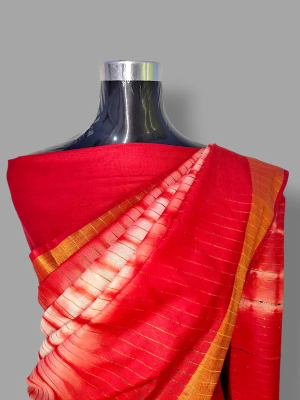 Red_Handcaafted_Colorblock_Cotton_Silk_Blend_Saree_with_Running_Blouse_Piece_–_Woven_by_Bhagalpur_Artisans_|_Hatha_Karagha