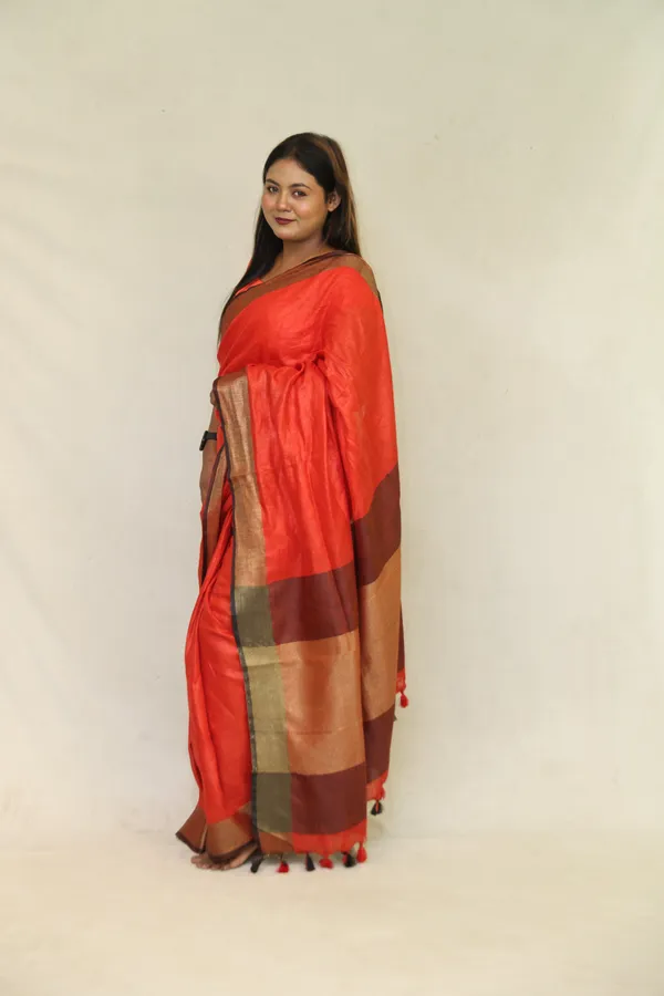 Red_Pure_Linen_Saree_with_Zari_Black_Border_&_Designer_Pallu_|_Handwoven_Bhagalpuri_Party_&_Festive_Wear_–_Hatha_Karagha