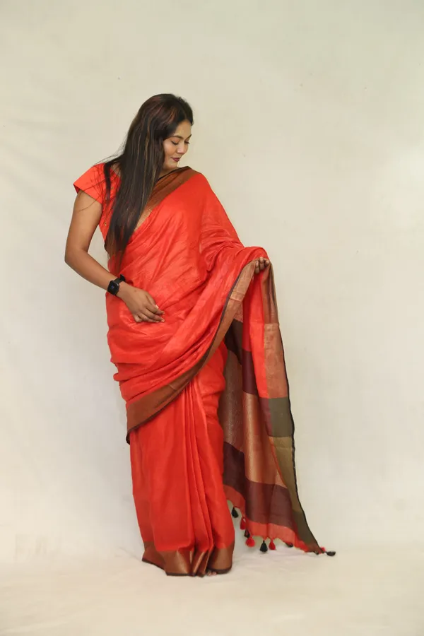 Red_Pure_Linen_Saree_with_Zari_Black_Border_&_Designer_Pallu_|_Handwoven_Bhagalpuri_Party_&_Festive_Wear_–_Hatha_Karagha