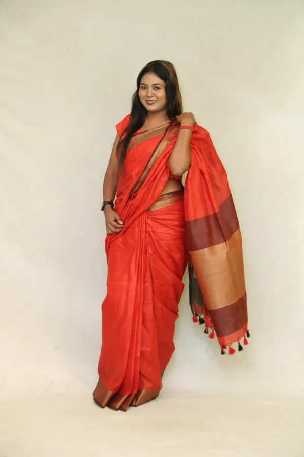 Red_Pure_Linen_Saree_with_Zari_Black_Border_&_Designer_Pallu_|_Handwoven_Bhagalpuri_Party_&_Festive_Wear_–_Hatha_Karagha
