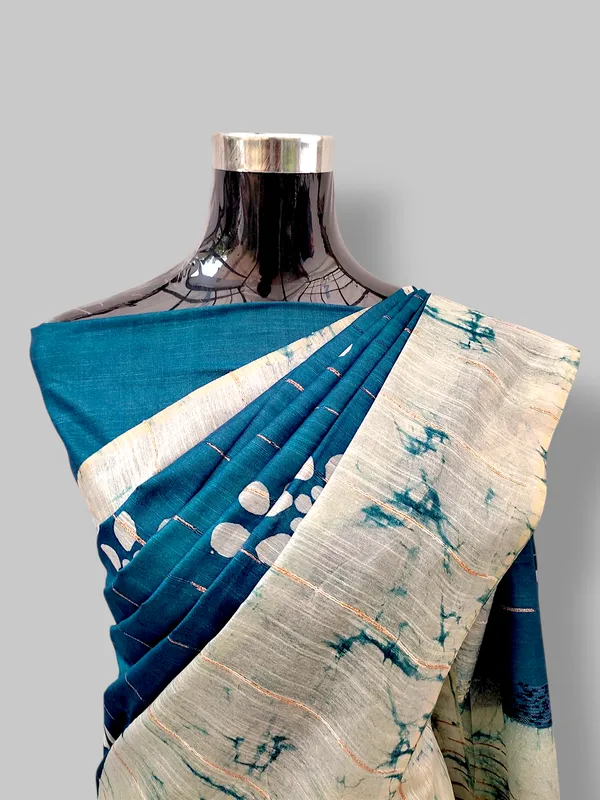 Teal_Blue_Hand_Batik_Cotton_Silk_Saree_with_Running_Blouse_–_Artisan_Made_in_Bhagalpur_by_Hatha_Karagha