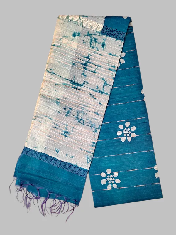 Teal_Blue_Hand_Batik_Cotton_Silk_Saree_with_Running_Blouse_–_Artisan_Made_in_Bhagalpur_by_Hatha_Karagha