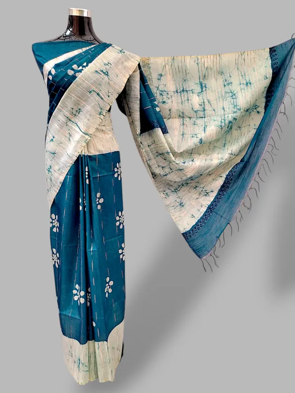 Teal_Blue_Hand_Batik_Cotton_Silk_Saree_with_Running_Blouse_–_Artisan_Made_in_Bhagalpur_by_Hatha_Karagha