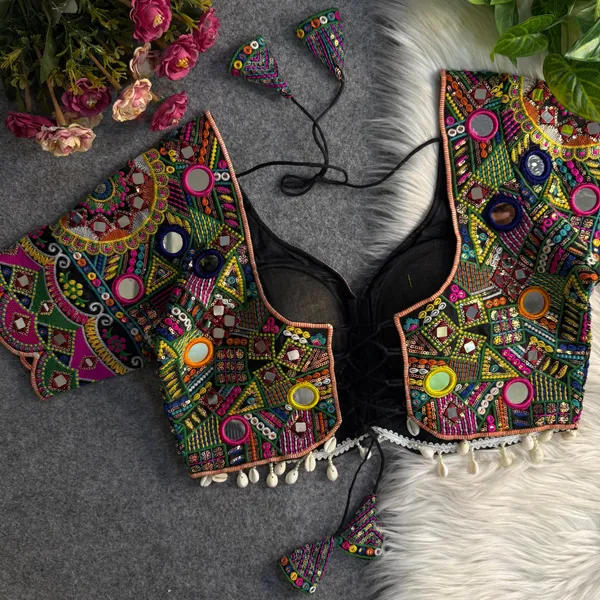 Black_Traditional_Navratri_Special_Apple_Cut_Blouse