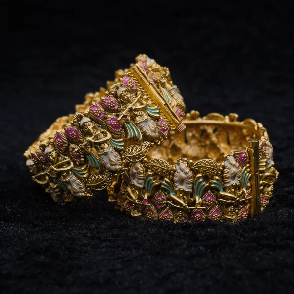 Lord_Krishna_Theme_Antique_Copper_Bangles