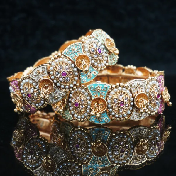 Mix_Brass_Premium_And_Elegant_Pearl_Bead_Accents_Design_Bangle_For_Women