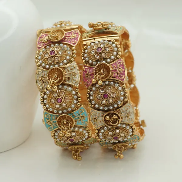 Mix_Brass_Premium_And_Elegant_Pearl_Bead_Accents_Design_Bangle_For_Women