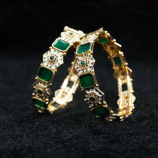 Elegant_Emerald_Green_Designer_Bangles