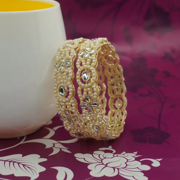 Off_White_And_Gold_Brass_Premium_And_Elegant_Faux_Pearls_And_Kundan_Design_Bangle_For_Women