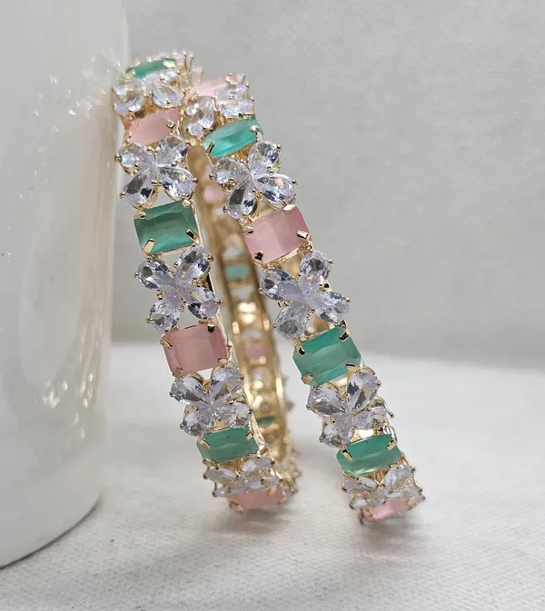 Golden_Brass_Premium_&_Elegant_Cz_Stones_Design_Bangle_For_Women